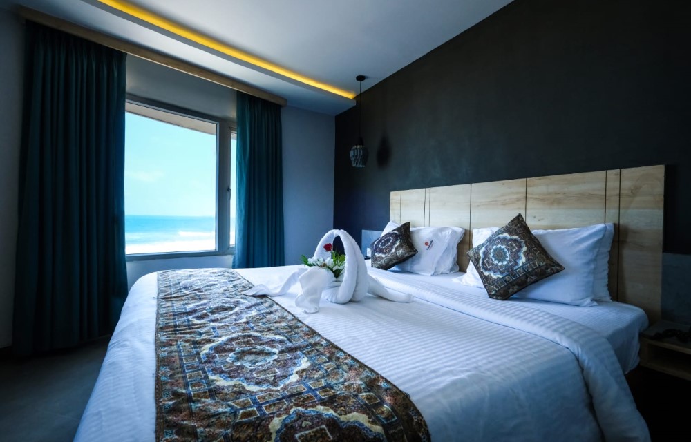 Executive Front Sea facing Executive Front Sea facing